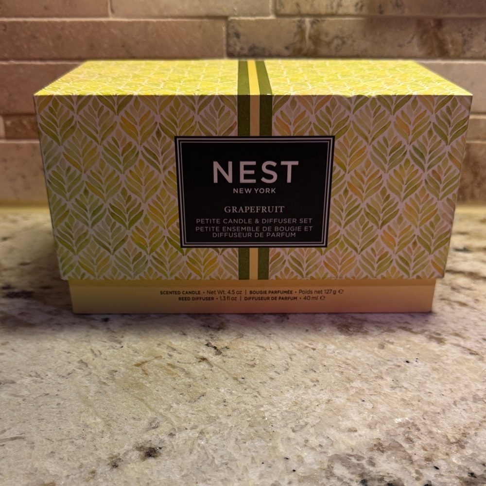 NEST Fragrances Grapefruit Candle & Diffuser Set - Yellow and Black